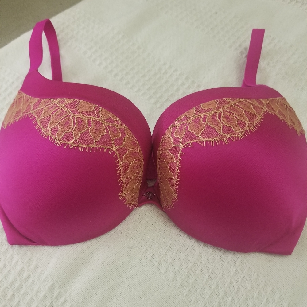 SOLD!  Victoria's Secret 34D Bra